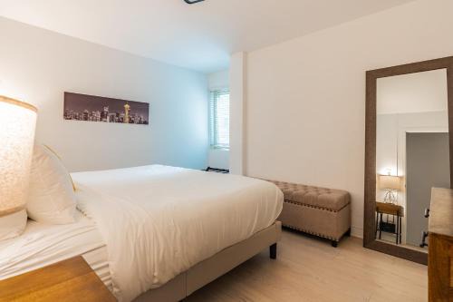 Great Location to Explore-1 BR Near Convention Center