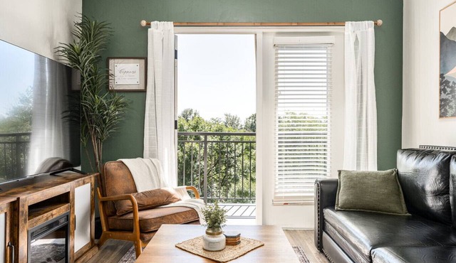 Greenbelt Balcony 2BR | Hot Tub, Steps to Downtown