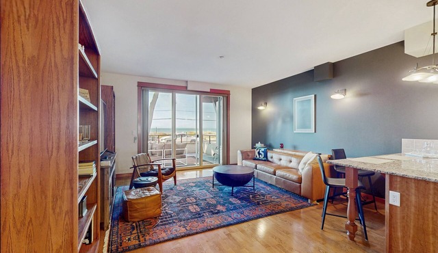 Ground-floor Condo w/patio and Bay views, central A/C, & full-size W/D