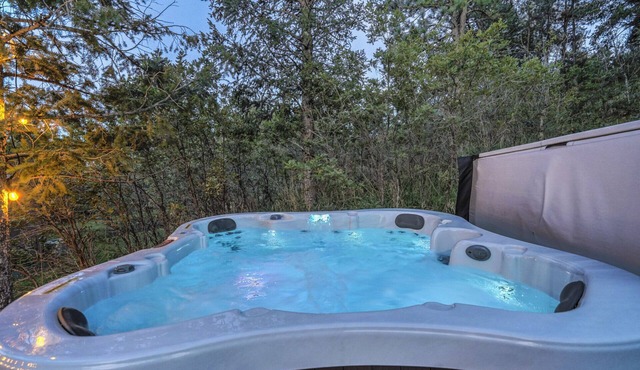 Half Gym-Hot Tub-Game Room-Trampoline-Fire Pits