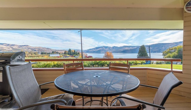 Halmalka Condo 512A Private Hot Tub, 3-bed 2 bath, Sleeps 8, By Outdoor Pool