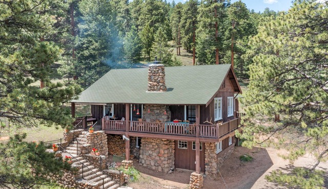 Historic Griggs Cottage Built 1914. 5 min walk to YMCA & Stables. 3 mi to RMNP.