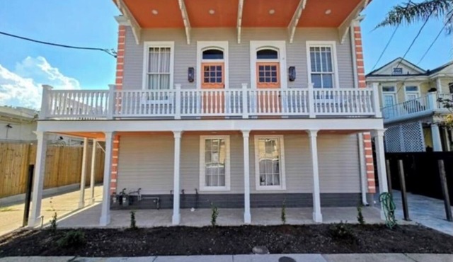 Historic Uptown 2-bedroom condo New Orleans Mardi Gras