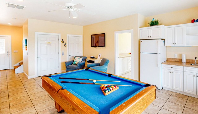 House with AC, fireplace, & private hot tub