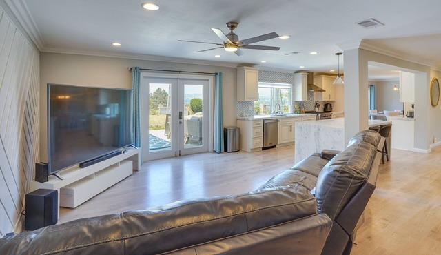 Inviting Anaheim Home w/Panoramic Views!