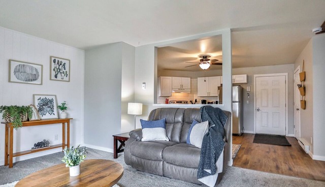 Jelinek Hideaway Unit 3 - Modern 2BR Apartment