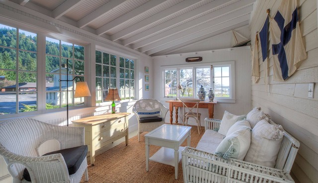 Jewel Box Waterfront Cottage Next To Rosario Resort