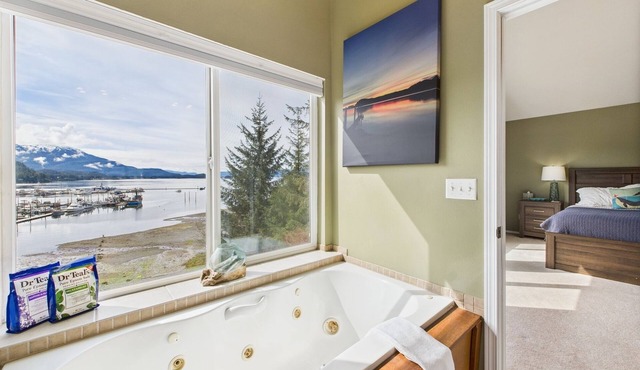 Juneau Oceanfront Home Overlooking Auke Bay