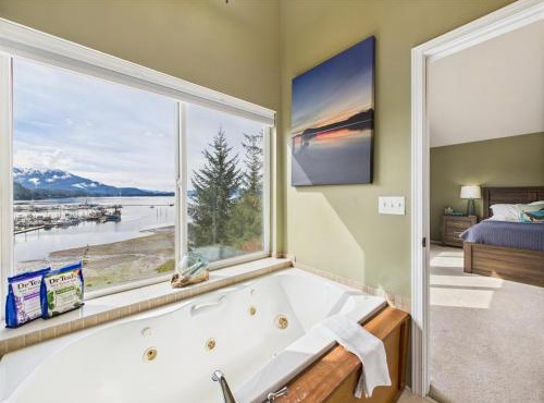 Juneau Oceanfront Home Overlooking Auke Bay
