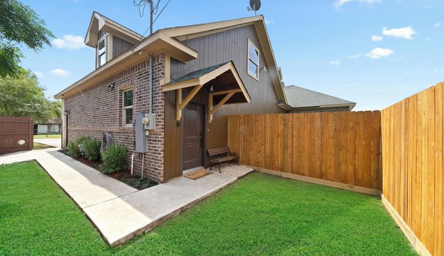 King Bed New Apartment near Hobby Airport