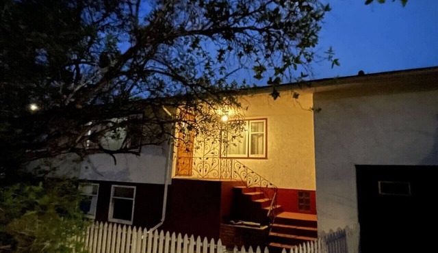 King + Double + Shared Hot Tub | Shiraz in Calgary