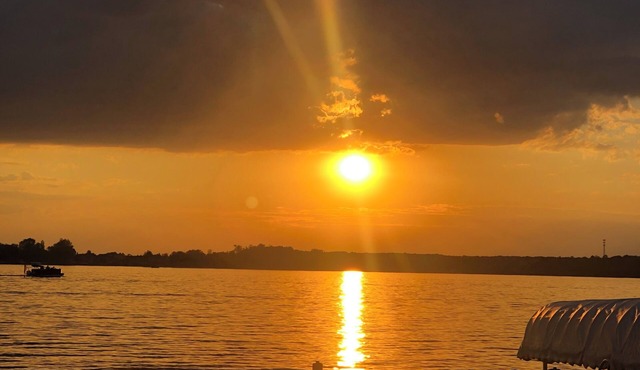 Lake Carlos Getaway w/Sandy Beach, Dock, Lift & Stunning Sunsets 3-bedroom house