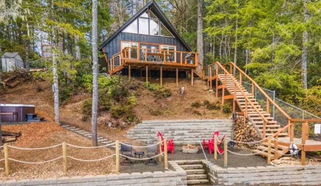 Lakefront Cabin with Hot Tub and Kayaks
