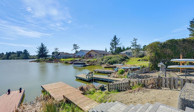 Lakefront Getaway w/Private Dock in Ocean Shores!