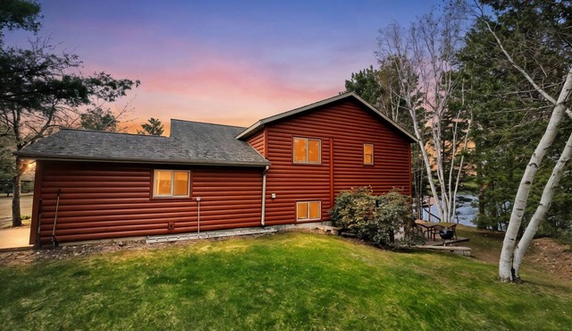 Lakefront Group Escape w/Extra Suite on Elk Lake