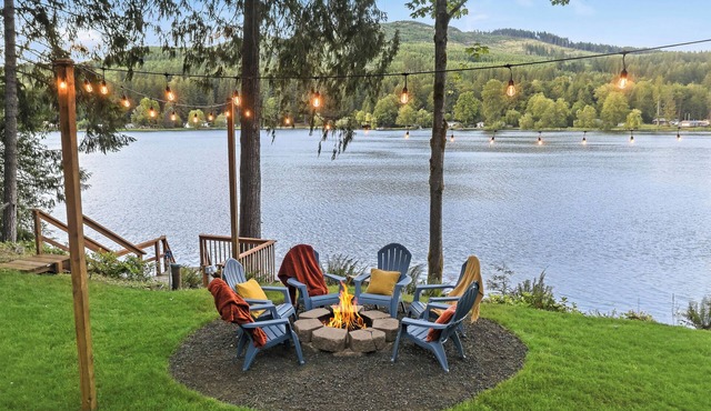 Lakefront-Hot Tub, 2 Kitchens, Kayaks, Game Room