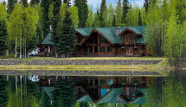Lakefront Luxury Log Home With Spa & Aurora Views