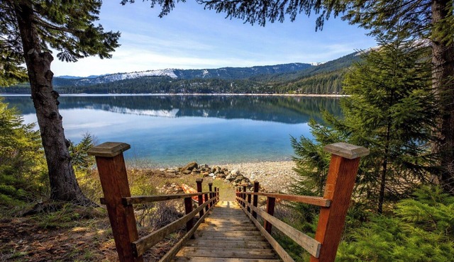 Lakefront Mt Retreat | Peaceful Views, Spa/GameRm + Arrive & Leave at 1PM