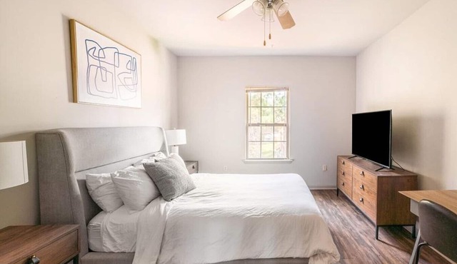 Landing at Reagan Crossing - 1 Bedroom in Downtown Covington