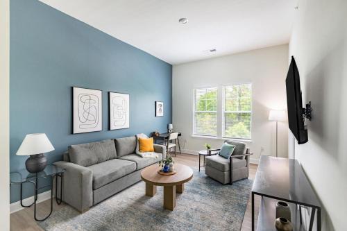 Landing Beautiful 1BD Pool Clubhouse