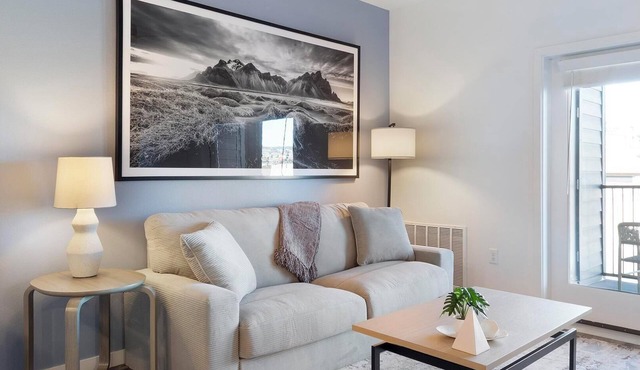 Landing | Chic 1BD, Pool, Gym