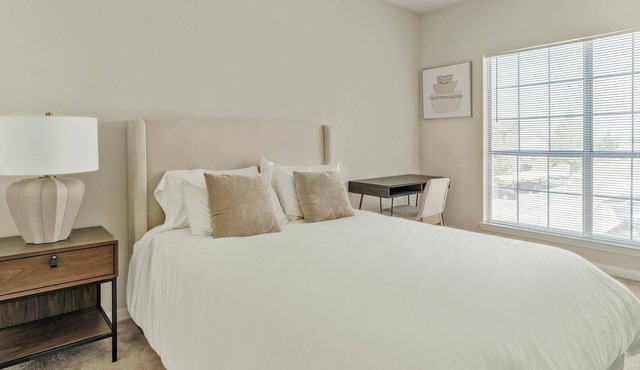 Landing | Stunning 1BD, Gym, Pool