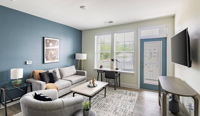 Landing | Stunning 2BD, Pool, Clubhouse