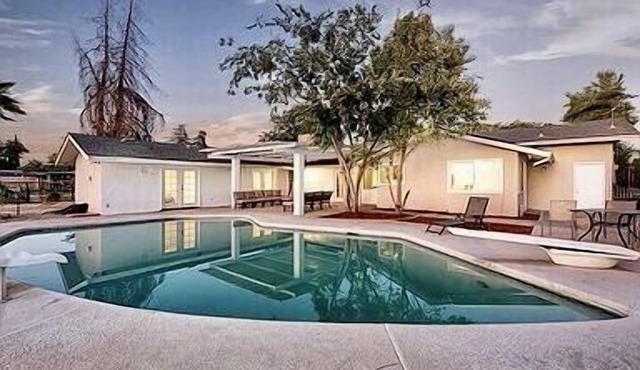 Large 2 Master Bedrooms total 4 bedroom 3 bath, family friendly house with AC