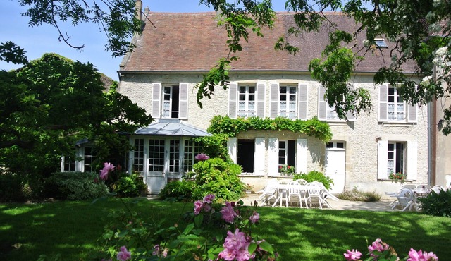 Large cottage with garden between Caen and the sea, near the landing beaches in Colleville-Montgomery