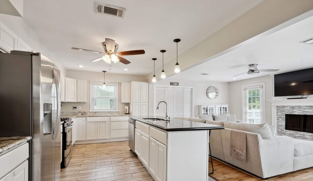 Large NOLA Home 4 bedroom 3.5 bathroom!!!