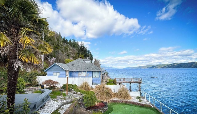 Large Private Family Beach House | HotTub Firepit Kayaks MiniGolf