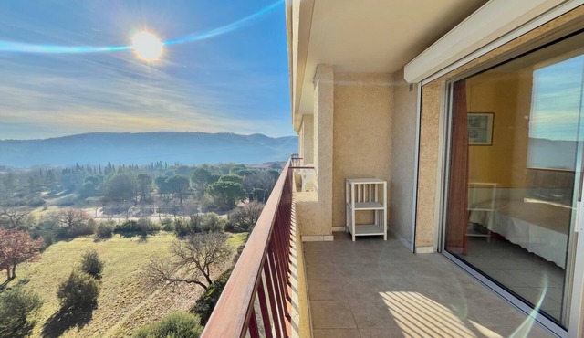 Large studio - magnificent unobstructed view - ideal for curists or holidaymakers in Gréoux-les-Bains