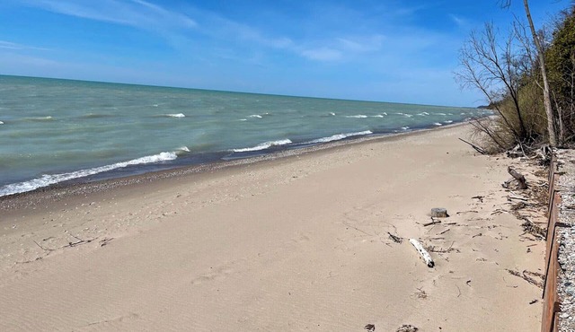 Lazy Days-LakeView charm in Goderich