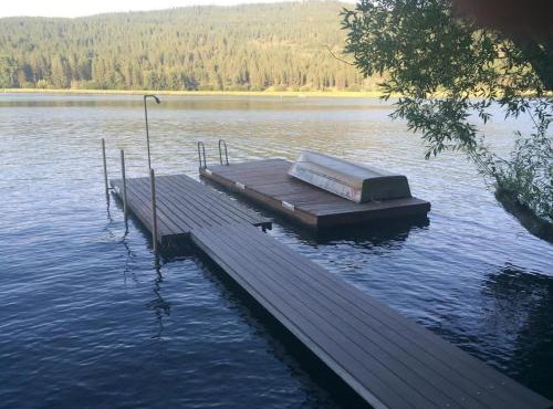 Liberty Lodge - Waterfront Home with Beds for 20