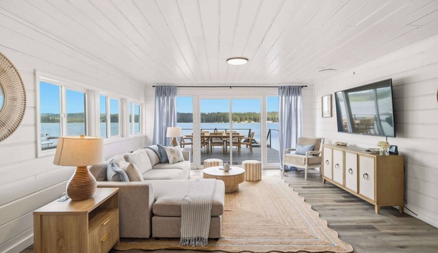 Little Hamptons on The Lake