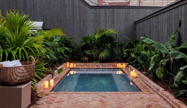 Luxe 6-bedroom Garden District Suite Hotel Pool