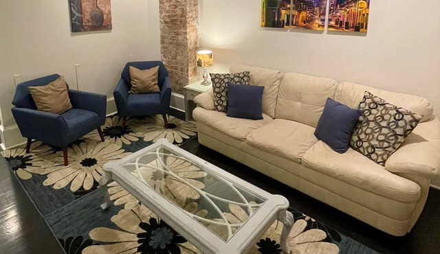 Luxurious Condo steps to French Quarter, Frenchmen