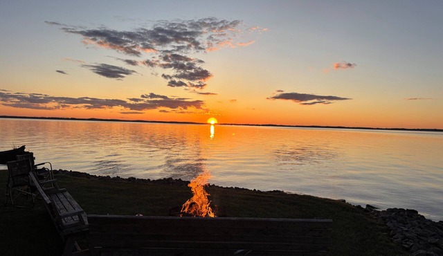 Luxurious Lakefront Escape – Premier EAA Rental with Breathtaking Views in Winneconne