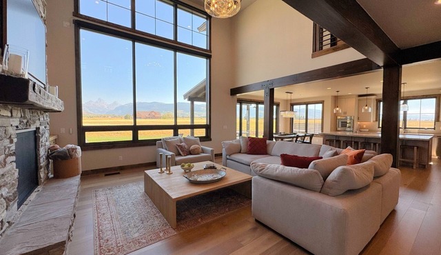 Luxurious Mountain Retreat w/Teton Views + Hot Tub