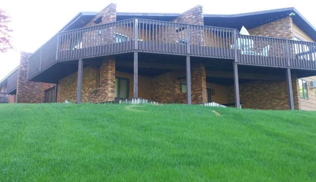 Luxury 1 Bedroom Apartment with Free Parking