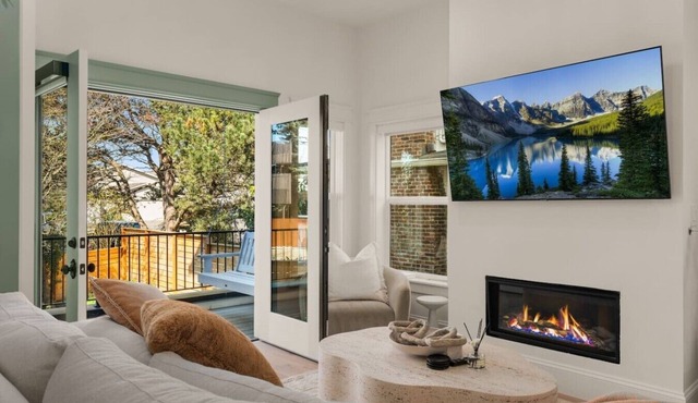 Luxury Alki Beach Villa | Sleeps 10 | 360° Rooftop