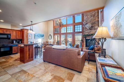Luxury Elkpoint 1-True Ski-In Ski-Out Family Villa