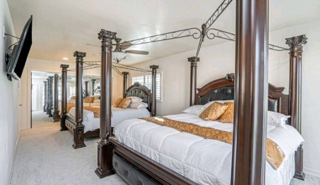 Luxury Home Centrally Located to all of San Diego s Attractions