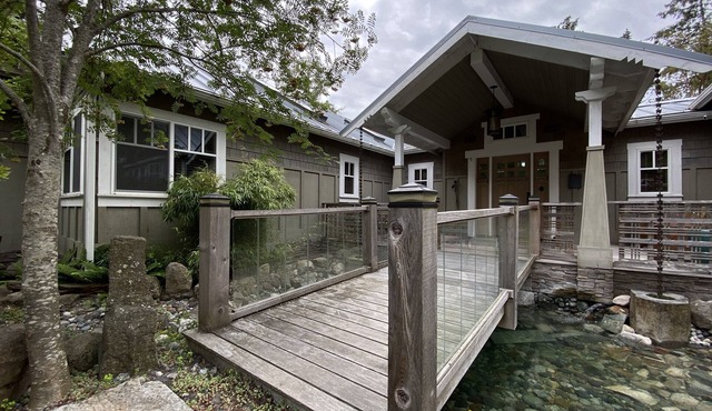Luxury Mitchell Bay Hideaway - Escape to this 4,000 sq ft retreat with Hot Tub!