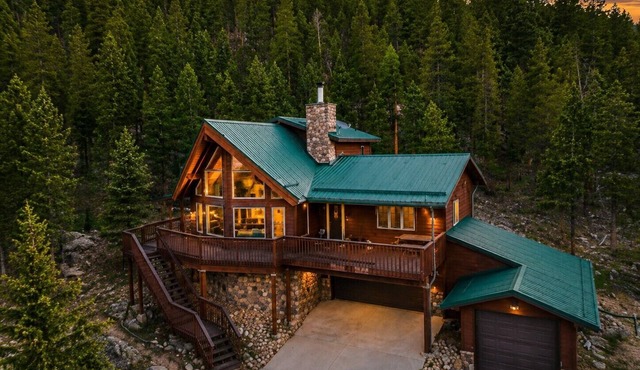 Luxury Mountain Retreat Backing Nat’l Forest Near RMNP