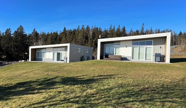 Luxury Oceanfront Cottage 2