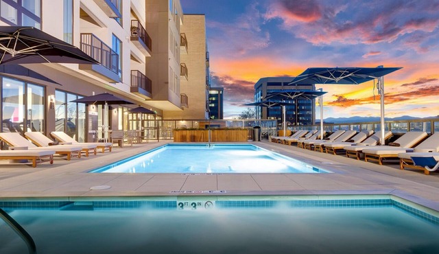 Luxury Penthouse w/Rooftop Pool & 9ft Pool Table