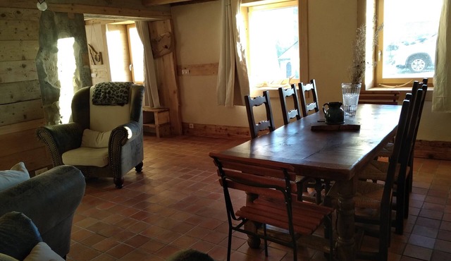 Maison de Campagne Rustique et Confortable - La Nature Dans le Parc du Haut Jura in Septmoncel les Molunes