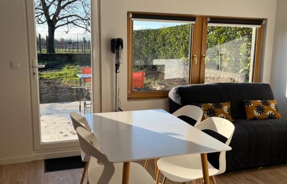 Maisonnette avec parking privé et local à velos in Brégnier-Cordon