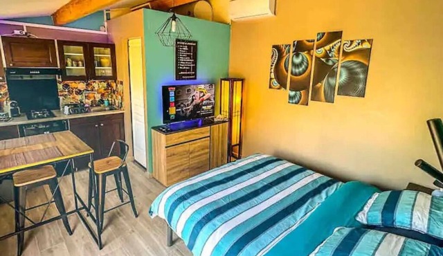 Maisonnette Clim Piscine Jacuzzi in Sussargues